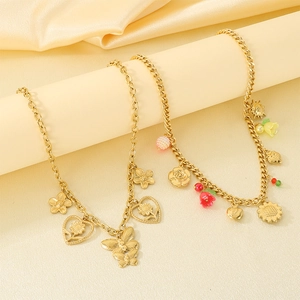Charmants colliers en acier inoxydable doré avec pendentifs fleurs et papillons