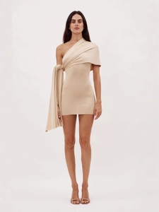 Elegant beige one-shoulder knit dress with side drape for a slim fit autumn style