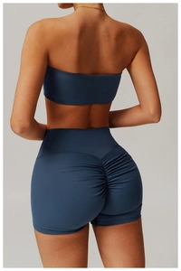 Detailansicht der High-Waist Yoga-Shorts mit Scrunch-Design für einen Push-Up-Effekt