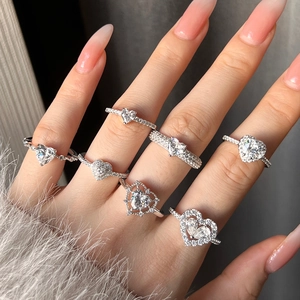 S925 Sterling Silver ring set featuring heart-shaped zircon stones on a model's hand