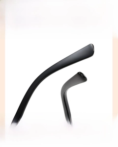 Détail des branches ergonomiques courbées pour lunettes de soleil enfant avec antidérapant