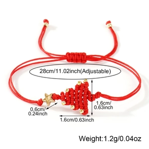 Bracelet tressé fait main avec sapin de Noël rouge, étoile dorée et perles fines