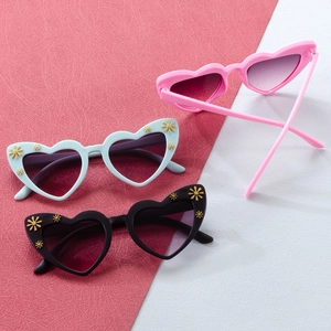 Heart Shaped Kids Sunglasses PC Frame Daisy Flower Decor Gradient Lens UV400 Outdoor Party Eyewear For Girls Boys