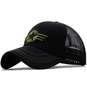 Cappello da pesca nero in rete con ricamo a stella verde sul lato anteriore