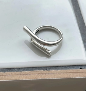 Detailed close-up of 925 sterling silver ring showing geometric intersecting cylinder design