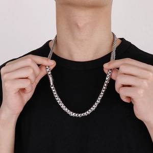 Close-up of 9mm silver stainless steel keel chain necklace worn by a male model
