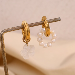 Asymmetric 18K gold plated stainless steel earrings with pearl hoop and flower charm