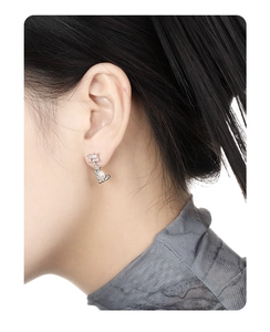 Close-up of S925 sterling silver earring featuring a white pearl and a rectangular zircon