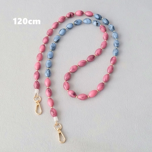 Chaîne en perles acryliques marbrées rose et bleu 120cm avec fermoirs dorés