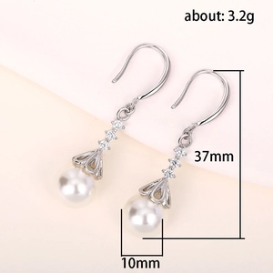 Elegante silberne Perlenohrringe für Damen mit Zirkonia und 10mm großen weißen Perlen
