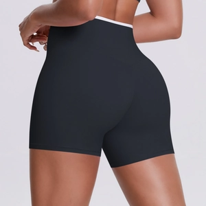 Vue arrière du short de yoga taille haute avec coutures en V pour un effet galbant