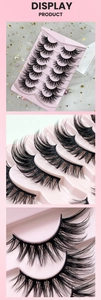 Vue détaillée de 7 paires de faux cils œil de renard sur un plateau rose avec tiges noires