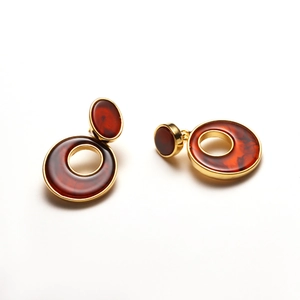 Vintage 18K gold plated hollow round earrings with amber resin in retro minimalist style