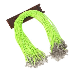 Cordón de cera verde para collar con cierre de langosta plateado y extensión