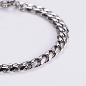 Macro shot of 7mm silver polished stainless steel Cuban chain link with mirror finish