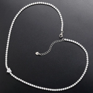 Parure collier coeur en zircon avec diamants pavés étincelants et finition argentée