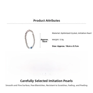 Détail du bracelet en cristal blanc et perles de 18cm avec une petite perle bleue