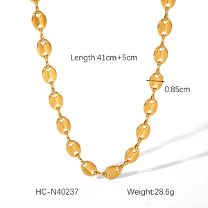 Detail view of 18K gold plated necklace with 41cm plus 5cm length and 0.85cm link width