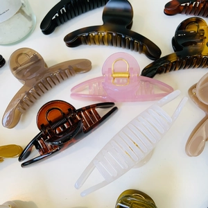 Elegant curved claw clips in various colors including tortoiseshell and ivory white