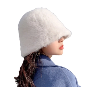 Weißer flauschiger Fischerhut aus Kunstpelz für Damen, modisches Design für den Winter