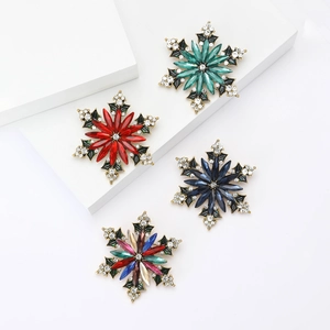 Exquisite Alloy Snowflake Brooch Sparkling Rhinestone Inlaid Pin Christmas Style Winter Jewelry Gift For Women Suit Coat