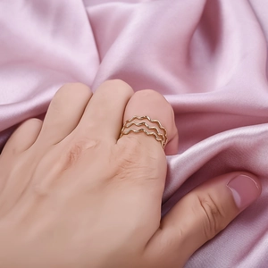 18K gold plated 304 stainless steel wave ring with triple layer design on model's finger