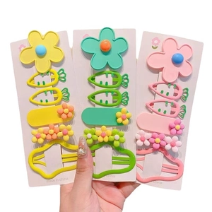 Coffret de barrettes à cheveux enfant avec carottes et marguerites en jaune rose et vert