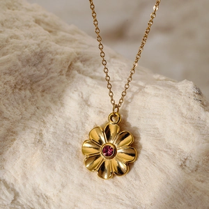 Gold-plated stainless steel necklace featuring a daisy flower pendant with pink zircon