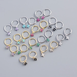 Pendientes de flores geométricas en plata S925 con circonitas de varios colores