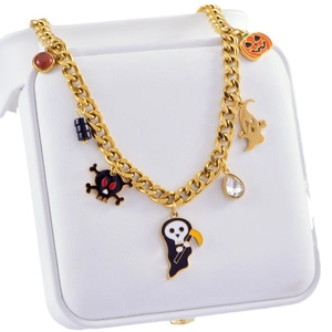 Goldene Halloween-Halskette mit Kürbis-, Geist- und Totenkopfanhängern an einer Gliederkette