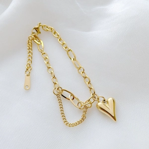 Minimalist 18k gold plated heart charm chain bracelet featuring large oval links