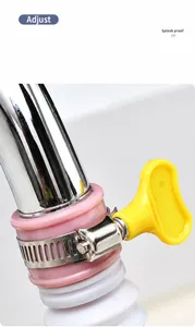 Filtro regolabile per rubinetto cucina con attacco in silicone rosa e morsetto in acciaio