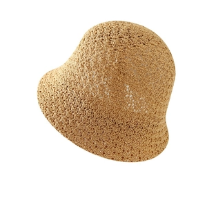 Modischer hohlgestrickter Strohhut für Damen in Hellbraun für den sommerlichen Sonnenschutz