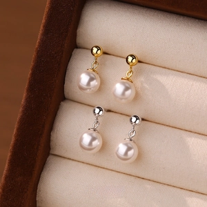 Elegant S925 sterling silver pearl drop earrings in gold and silver finish displays