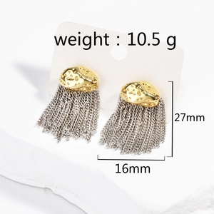 Boucles d'oreilles luxe à pampilles dorées et argentées avec texture métal et chaînes