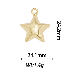 Vue détaillée du pendentif étoile plaqué or 18k avec dimensions de 24,2 mm et 24,1 mm de large