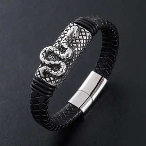 Herenarmband van zwart gevlochten leer met metalen schuifregelaar en slangenmotief decor