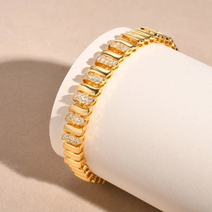 Macro shot of 18K gold plated wavy chain links with zircon pavé setting on a stand