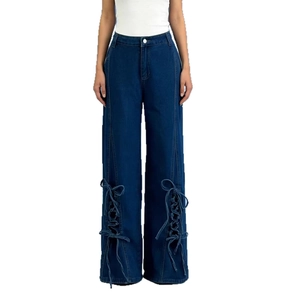 Jeans vintage donna blu scuro gamba larga con dettaglio incrociato unico sul fondo gamba