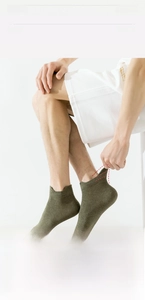 Detailed view of olive green cotton ankle socks with anti-friction heel tab design