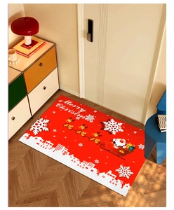 Vue de dessus d'un paillasson rouge Joyeux Noël sur un sol en bois chaleureux à l'entrée