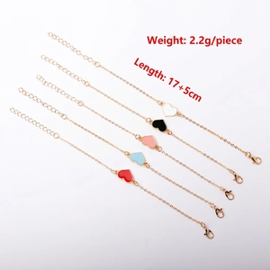 Bracciali minimalisti regolabili con ciondolo a cuore in cinque colori smaltati