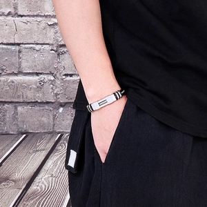Men's fashion silicone bracelet with stainless steel clasp on male wrist