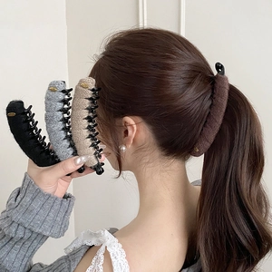 Elegant Knit Yarn Banana Hair Clip Large Acrylic Resin Twist Claw For Thick Hair Women Minimalist Styling Accessory
