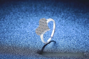 Detailed close-up of heart-shaped cluster moissanite ring with S925 sterling silver band