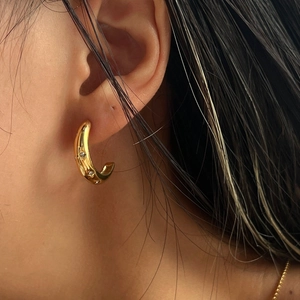 Boucles D'oreilles Créoles Géométriques En Forme De C En Acier Inoxydable Incrusté De Zircons Colorés Plaqué Or 18K Bijoux