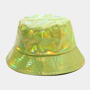 Détail du bob holographique vert néon irisé avec des coutures de renfort parallèles