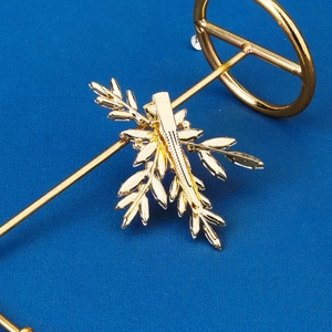 Elegant gold leaf bridal hair clip with sparkling rhinestones in a vintage design