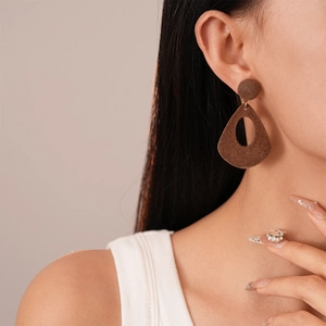 Boucles d'oreilles vintage en forme de goutte d'eau floquée marron café pour l'hiver