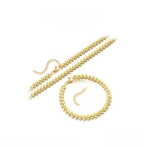 Dettagli prodotto per collana e bracciale in acciaio inossidabile dorato a maglie V